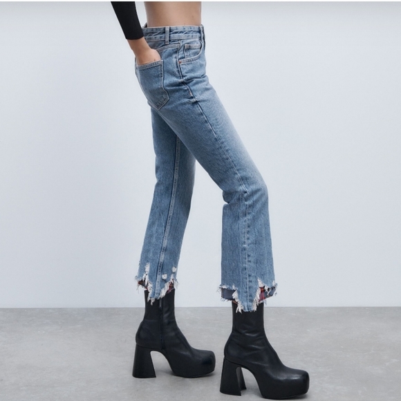 Zara Low Rise Crop Flare Plaid Raw Hem Rigid Jeans Size 8 - Picture 3 of 11